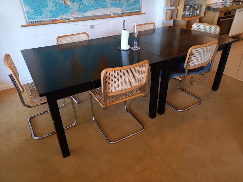 Spisebord med 6 stk. stole